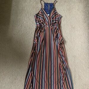 BCBGeneration, boho retro dress, v-neck, knee high slit with pleated pockets